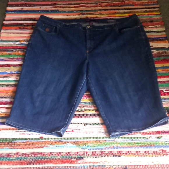 Gloria Vanderbilt  Blue  Denim Amanda Skimmer Short-#1689+ - Picture 6 of 12